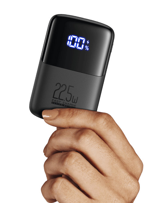 INIU B61 Power Bank, black, showing 100% charge, 22.5W Fast Charge design